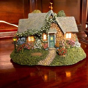 Thomas Kinkade 2002 Hawthorne Village "Weathervane Hutch"